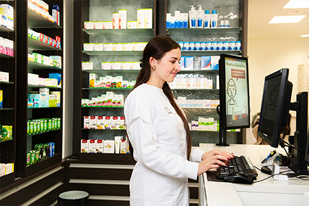 Fachfrau Apotheke Computer