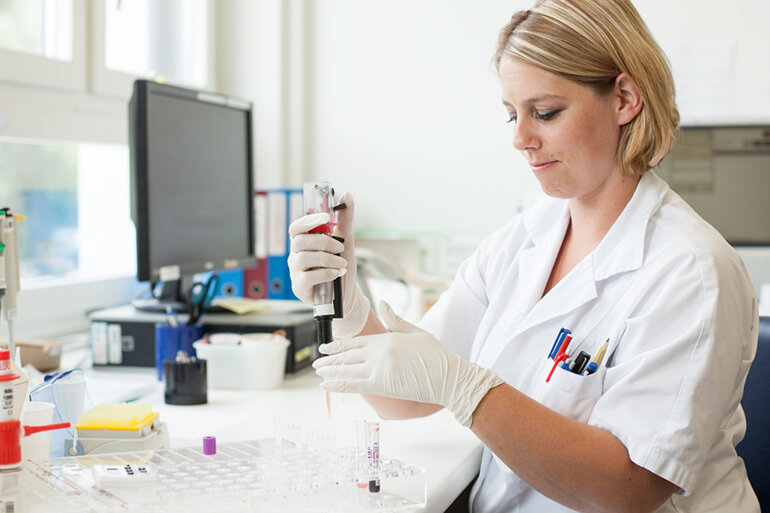 Höhere Fachprüfungen für biomed. Analytiker:innen